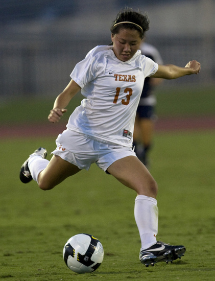Palisadian and current Texas Longhorns soccer sensation Amanda Lisberger has signed to play with the Pali Blues this coming season. Photo: University of Texas