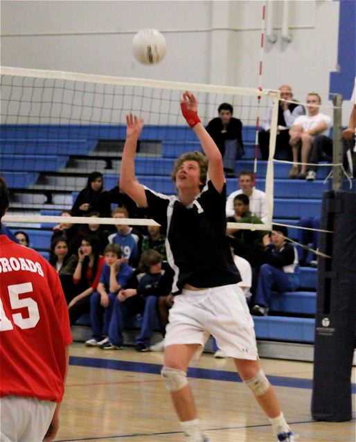 Oliver Deutschman sets yet another perfect ball for Crossroads. The Palisadian has committed to UCSB.	Photo: Chuck Cohen