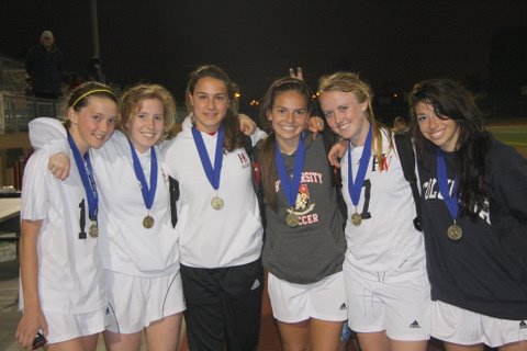 Palisadians (L-R) Cami Chapus, Erin Landau, KC Cord, Christine Kanoff, Maddie Lenard and Alyssa Garcia celebrate Harvard-Westlake's 1-0 victory over La Jolla on Saturday. Photo: Mary Ellen Kanoff