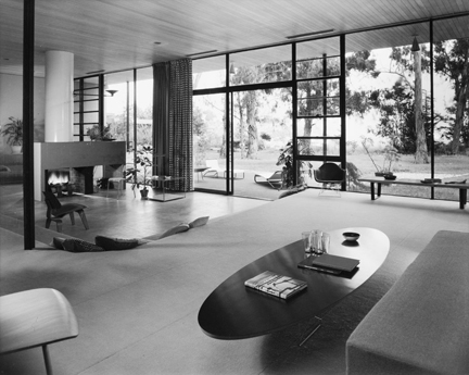Living room with unobstructed view of the Pacific Ocean. Case Study House No. 9 (Los Angeles, Calif.), 1950, gelatin silver, J. Paul Getty Trust. Used with permission. Julius Shulman Photography