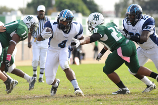 Running back Malcolm Creer finds daylight on his way to a touchdown in the first quarter of Palisades' 63-36 victory last Friday at Hamilton. Rich Schmitt/Staff Photographer