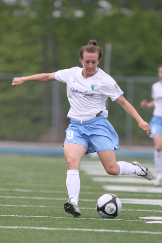 Leah Tapscott and the Pali Blues will shoot for a second straight W-League crown Friday night in Washington, D.C. The final airs live at 4:30 p.m. on Fox Soccer Channel.