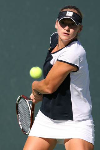 Suzi Babos has won back-to-back singles titles at the Women's All-American Tennis Championships at Riviera Country Club.