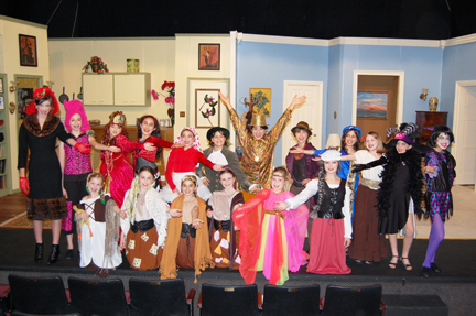 The Theatre Palisades Youth cast in 