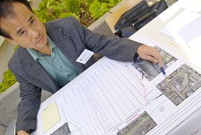 Senior Transportation Planner Bob Cheung at a public hearing on the California Incline Project last week. Cheung, who is creating transportation plans for the City of Santa Monica, expects that 20 percent of afternoon commuters will use West Channel Road in Santa Monica Canyon, when the Incline is closed for one year during construction. Many Palisades residents fear that closure of the Incline will mean a year of gridlock.