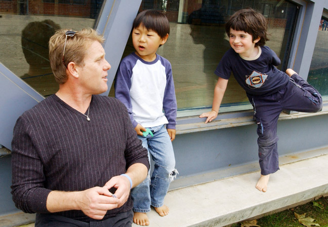 While having his photograph taken in front of the new gym at the Palisades Recreation Center, rock singer Dave Wakeling was visited by two little boys from the nearby playground. His concert with The English Beat this Saturday evening will help raise money to build a new handball court that the young boys can one day enjoy at the park.
