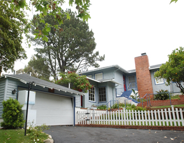 Behind the white picket fence at this empty house on Bienveneda Avenue, somebody was cultivating and harvesting marijuana plants in the garage. Police are searching for the suspects. Rich Schmitt/Staff Photographer