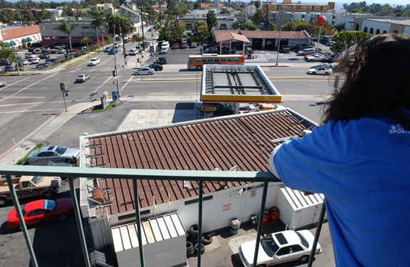 The view from a condominium complex behind the Shell station's garage, which--against neighbors' wishes--could be replaced by an automated car wash and a 24/7 mini-mart on the corner of Sunset and Via de la Paz.