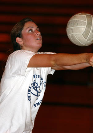 Setter Diana Grubb and the girlsÃÂ½ volleyball team take on rival Venice today with the league title on the line.