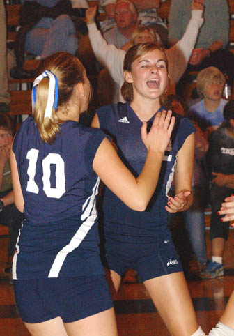 Teal Johnson (right) celebrates a kill with Kaylie McCallister during last Thursday's first-round victory over Eagle Rock.