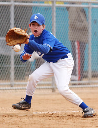 Dodger Harrison Wollman makes a play at third base in SaturdayÃÂ½s Mustang Division interleague showdown against the Tigers at Palisades Recreation CenterÃÂ½s Field of Dreams.